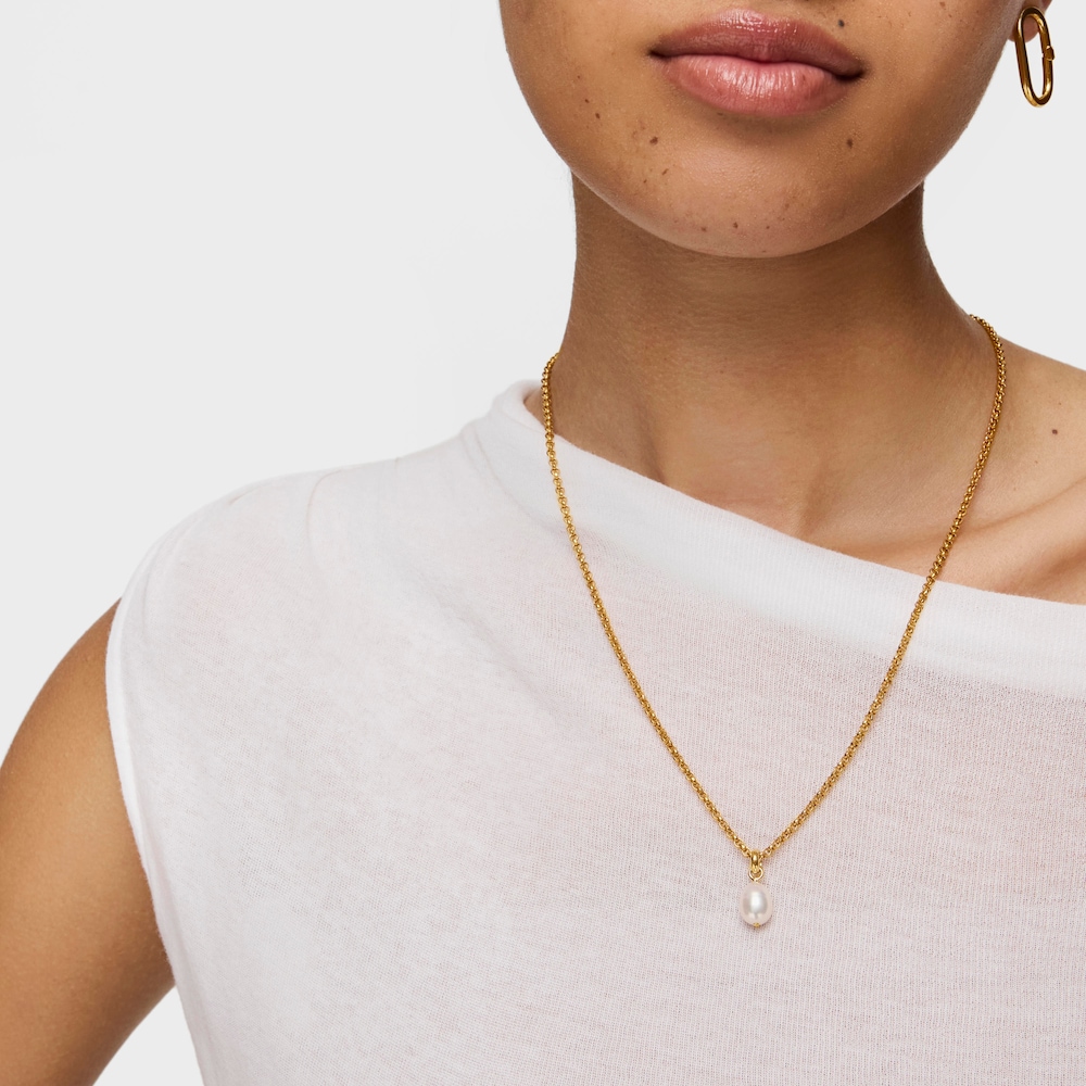 Hold Oval small Pendant with 18kt gold plating over silver and cultivated pearl Hold Oval small Pendant with 18kt gold plating over silver and cultivated pearl