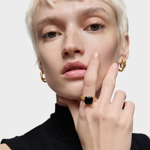 Medium 18kt gold plating over silver and onyx Ring Color Black